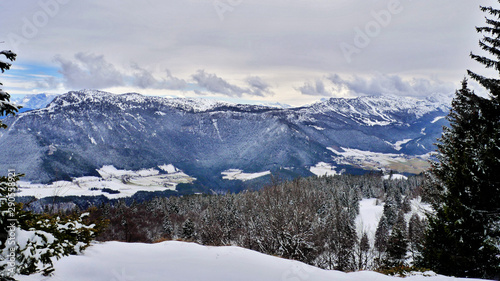 Wallpaper Mural Paysage d'hiver sous la neige à Autrans - France Torontodigital.ca