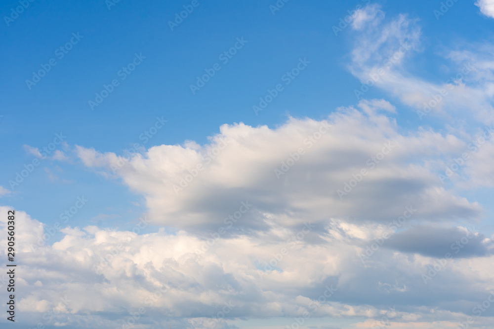 Obraz premium Blue sky background with clouds