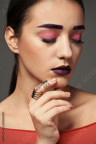 Young woman with dyed eyebr...
