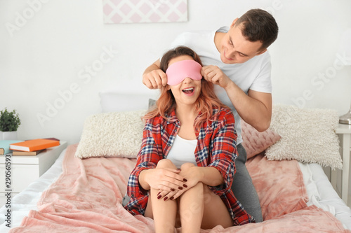 Cute young loving couple sp...
