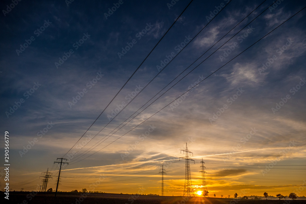 Strommasten bei Sonnenuntergang Strommasten bei Sonnenuntergang