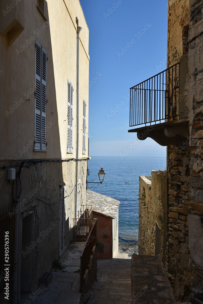 Ruelle du village d'Erbalunga, Corse