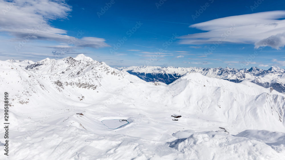 Bergwelt von Österreich im Winter