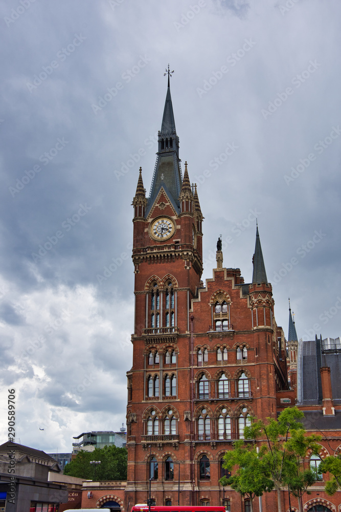 Fototapeta premium station building at central London