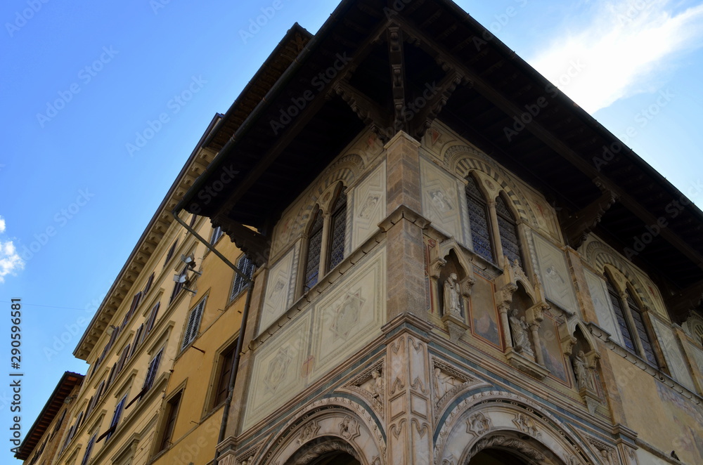 Fassade eines Altbaus in Florenz