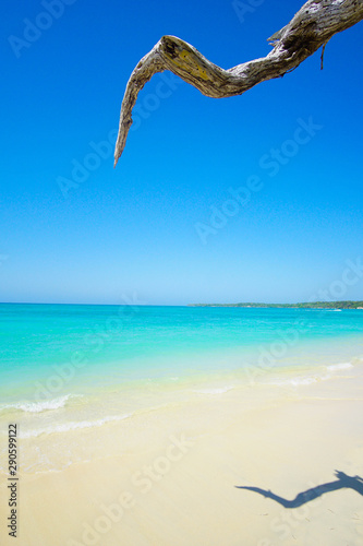 beautiful tropical beach with turquoise water cartagena colombia