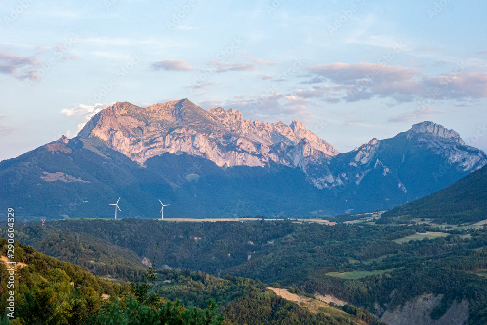 éoliennes dans les Alpes