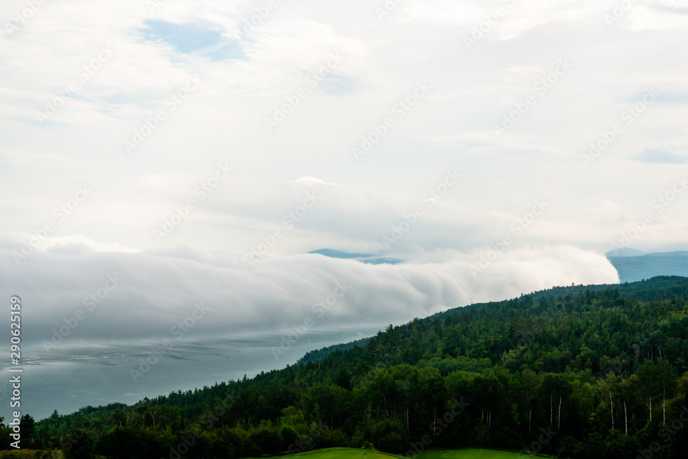 Fototapeta premium Foggy day by the St-Laurent river, golf field 