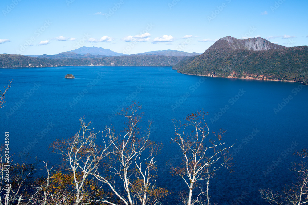 Fototapeta premium 秋の摩周湖（北海道・弟子屈町）