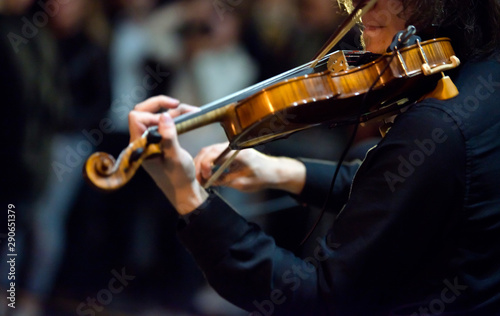 Violinist plays the violin during a street concert