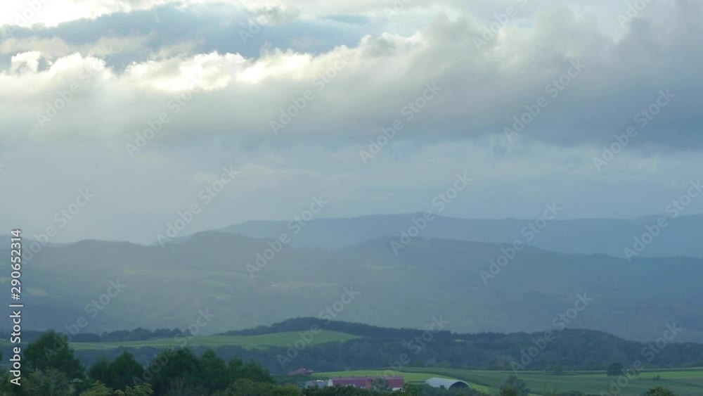 雲と山並み
