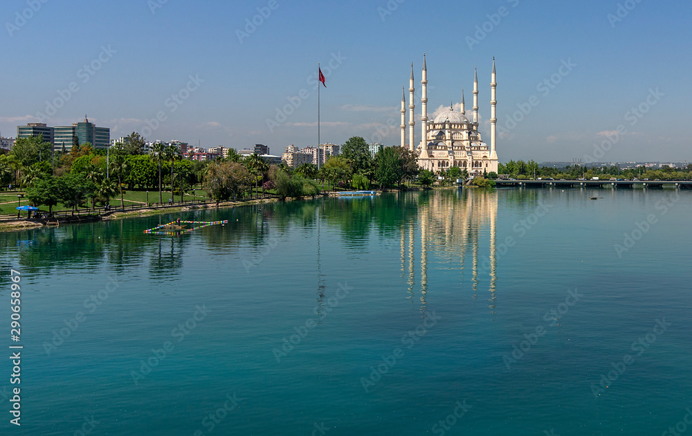 Adana city center, located on the banks of the Seyhan River, is the largest mosque in Turkey.