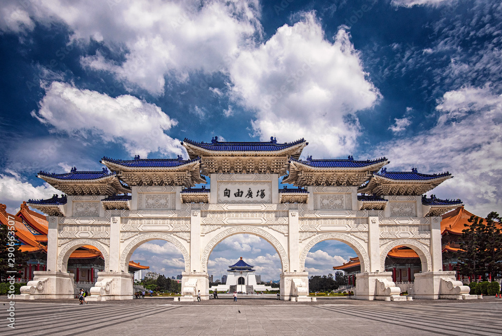Fototapeta premium View on Liberty Square in Taipei, Taiwan