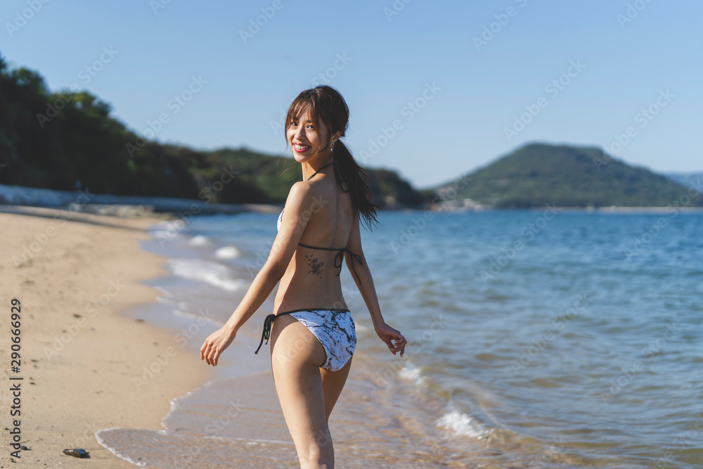 水着の女性 水着の女性