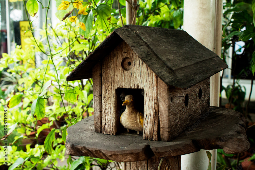 Naklejka premium wooden birdhouse - object