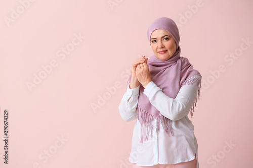 Beautiful mature Muslim wom...
