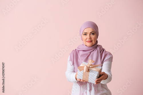 Beautiful mature Muslim wom...