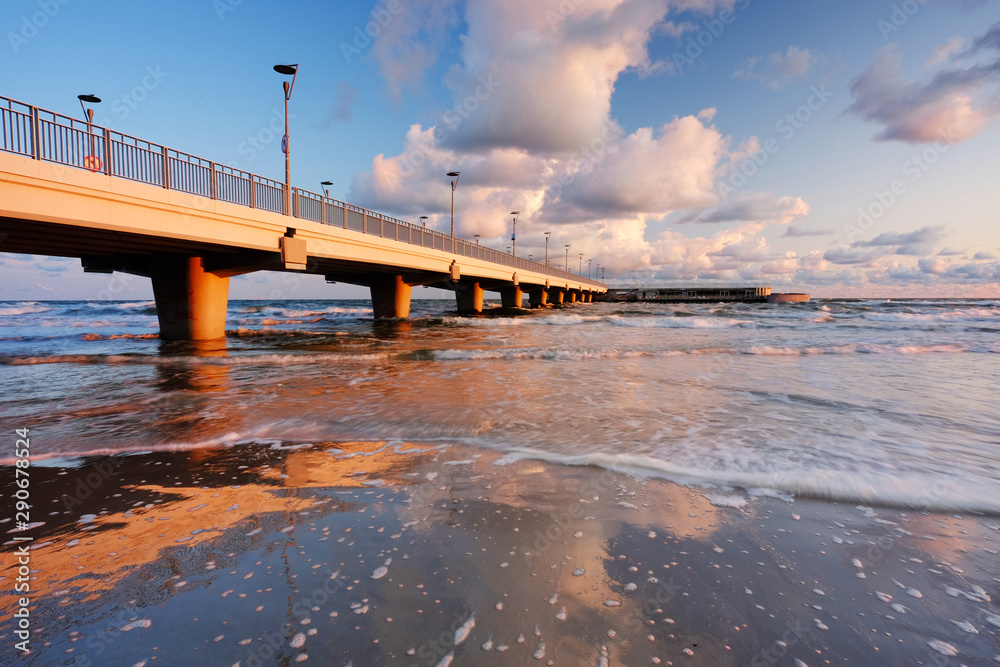 Betonowe molo w Kołobrzegu,Polska.