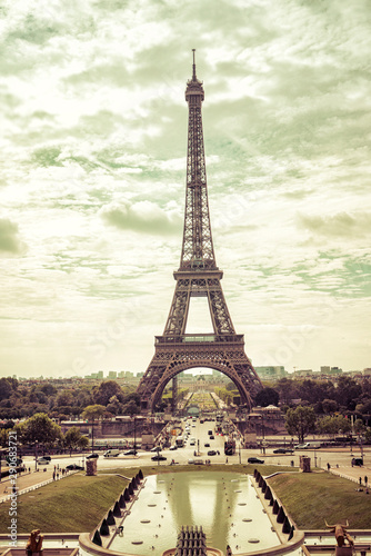 The Iconic Eiffel Tower in Paris © ahriam12