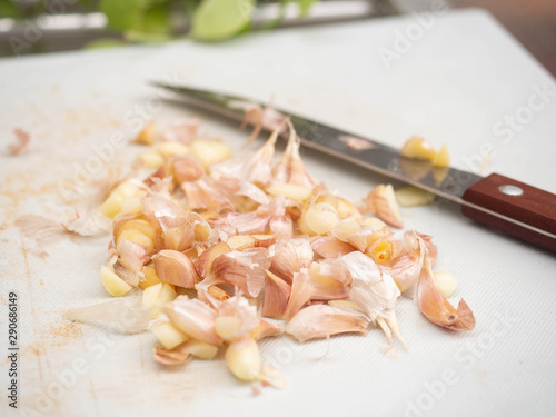 Peeled garlic on cutting board,Food,Raw material,Bad smell,Turned with a knife,Closeup,Cooking,tasty