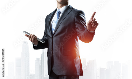 Foto Front view of man in business suit and tie