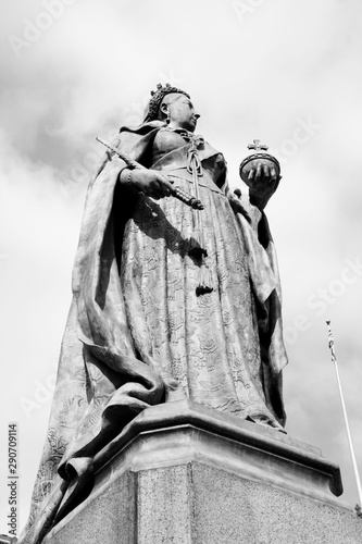 Fototapeta Queen Victoria monument in Birmingham