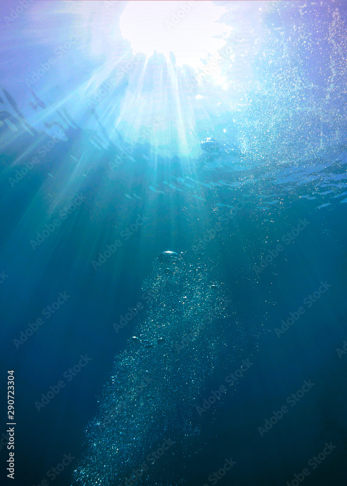 Underwaterphoto of beautiful sunbeams