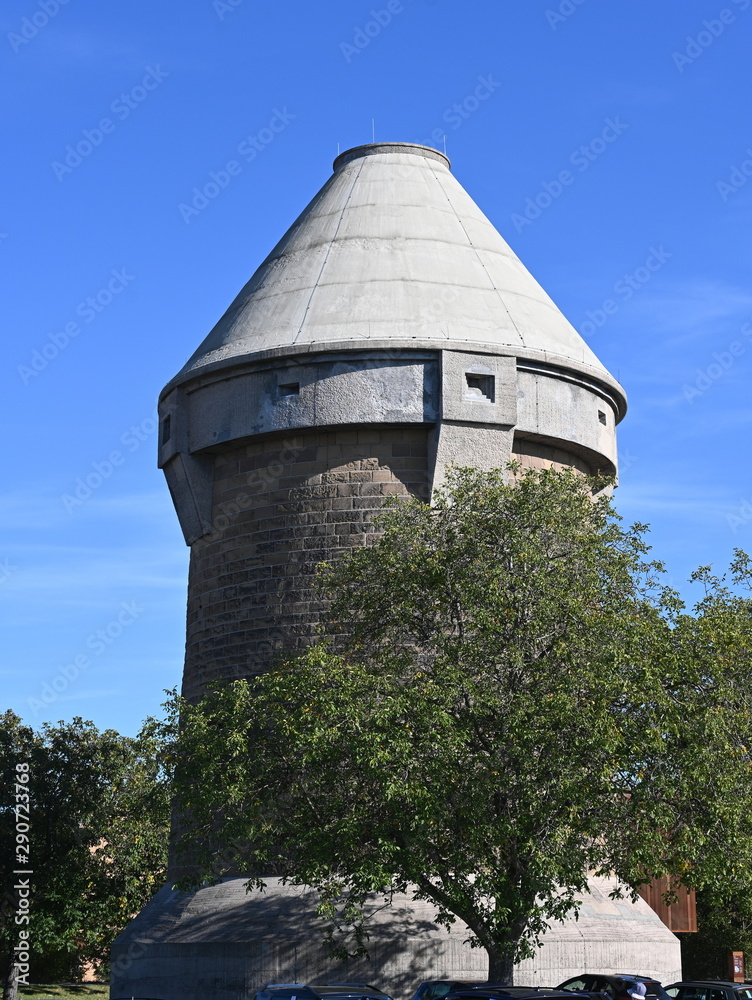 Fototapeta premium Heilbronn, Hochbunker an der Theresienwiese