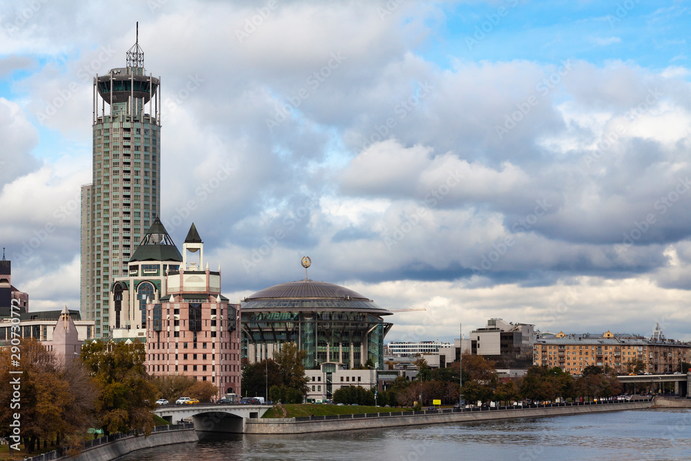 Fototapeta premium View of the embankment of the Moscow River