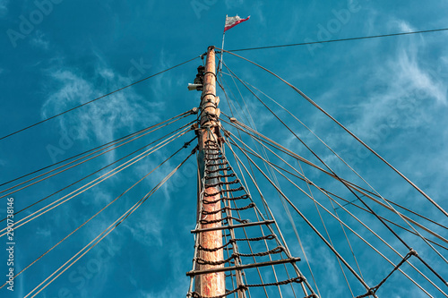 Photos mast of an old sailing ship