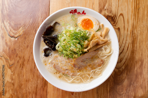 豚骨ラーメン