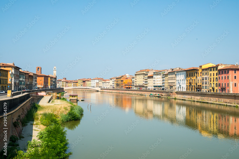 Pisa mit Flussansicht Arno
