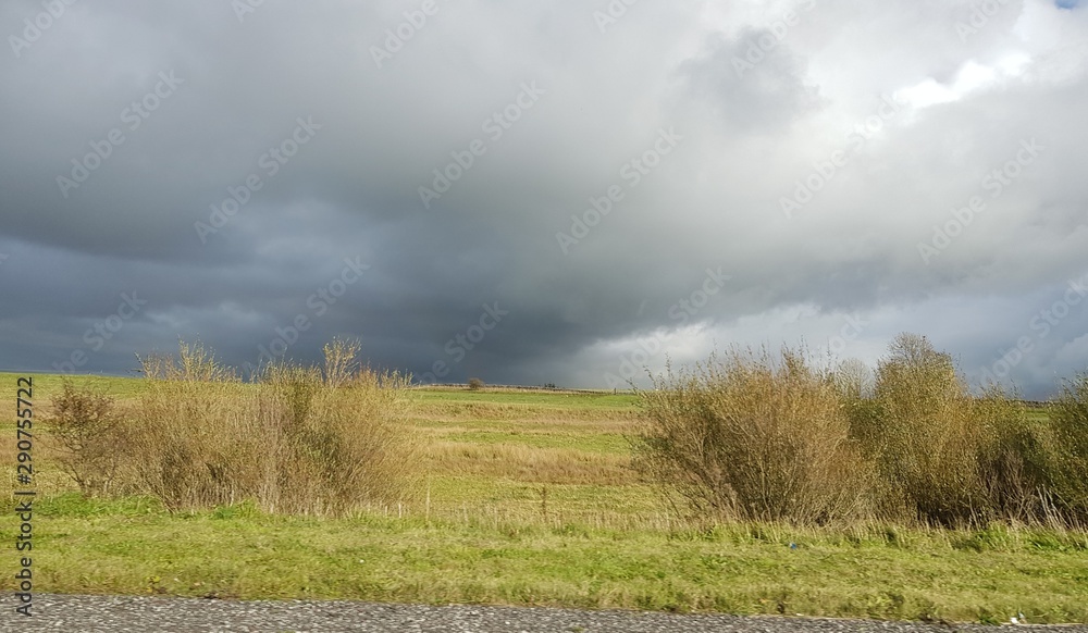 Obraz premium Stormy Skies English Countryside