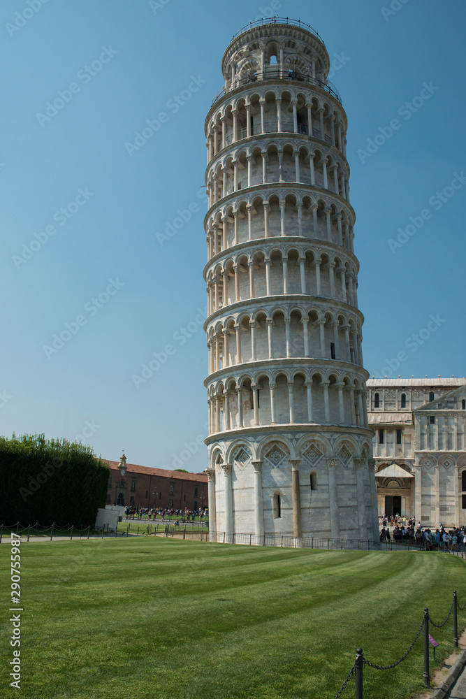 Schiefer Turm von Pisa (hochformat)