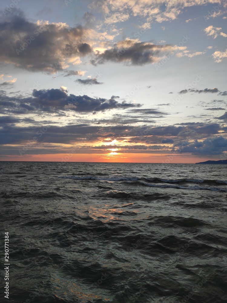 Obraz premium sunset over the sea