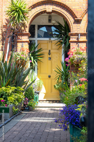 Canvas Print Victorian style Dublin yellow door