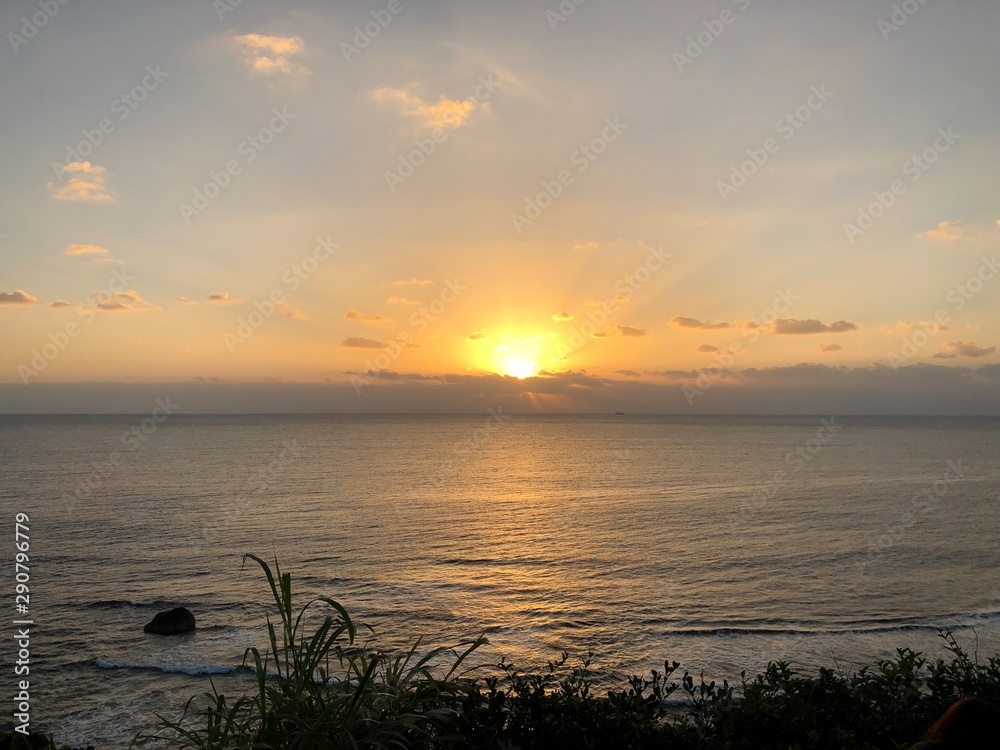 Naklejka premium sunset over sea