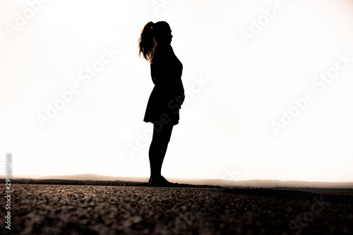 Silhouette einr Frau mit Rock und Pferdeschwanzfigur