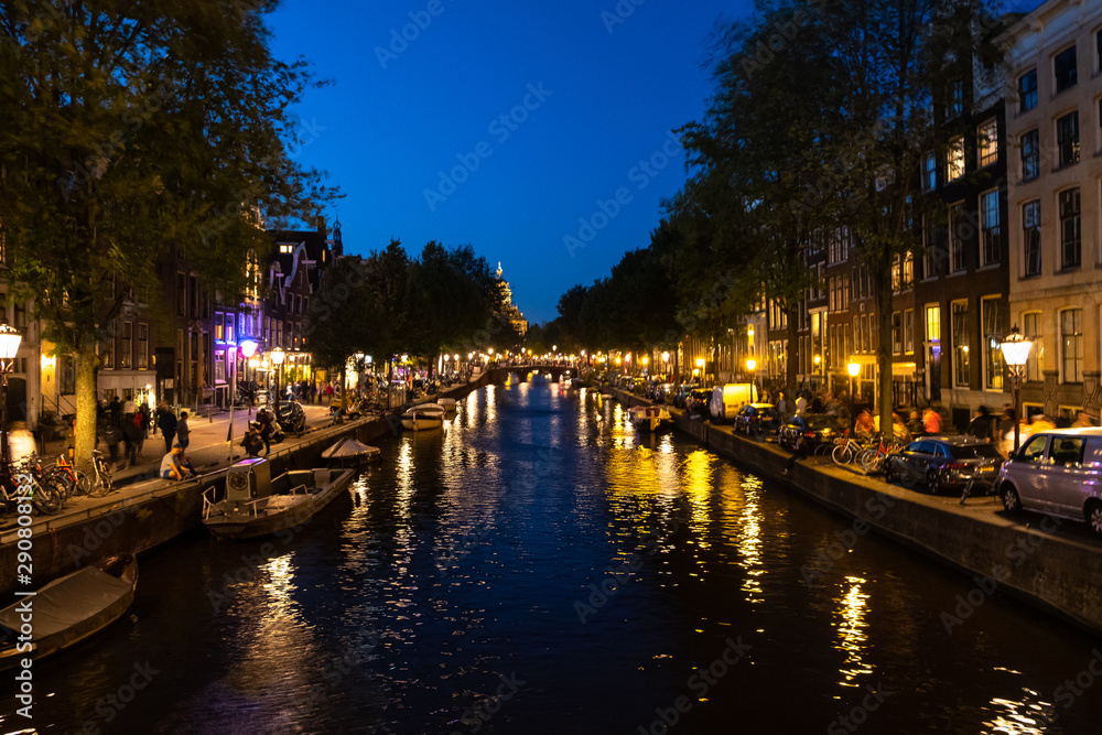Canali di Amsterdam di notte