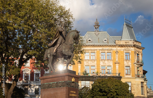 Monument to Danylo Halytskyi in Lviv photo