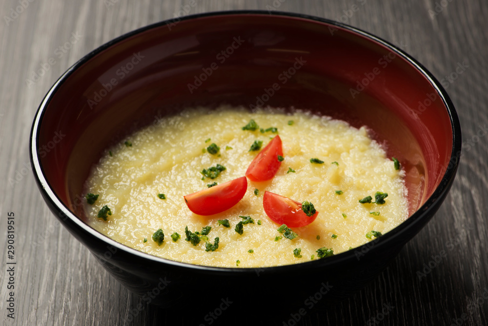mashed potatoes with tomatoes and green smell