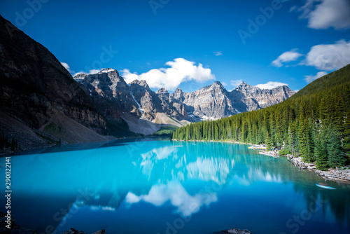 Piękny Morena jezioro w Banff parku narodowym, Alberta, Kanada