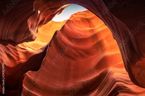 Contrast colors on the rock walls in Lower Antelope Canyon