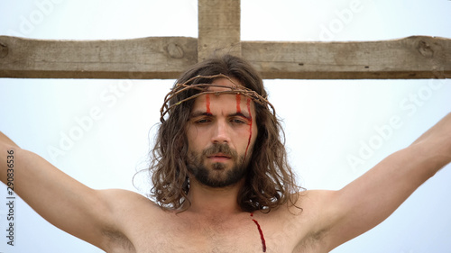 Φωτογραφία Jesus crucified on wooden cross, bloody head with crown of thorns, sacrifice