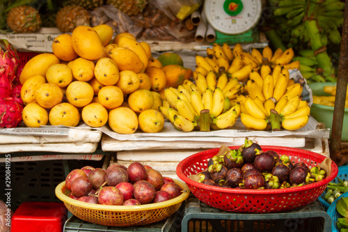 Fototapeta Naklejka Na Ścianę i Meble -  Fruit stand, Hoi An Market, Vietnam