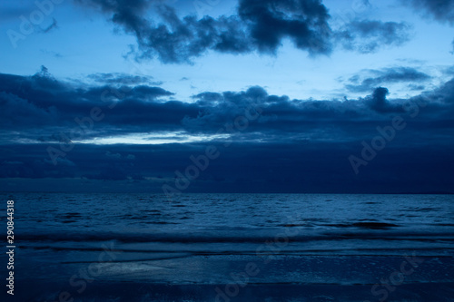 Obraz na płótnie Sea and clouds w salonie