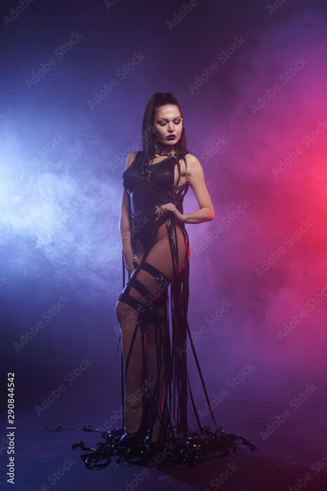 Obraz premium Young sexy woman dancer posing in the smoke