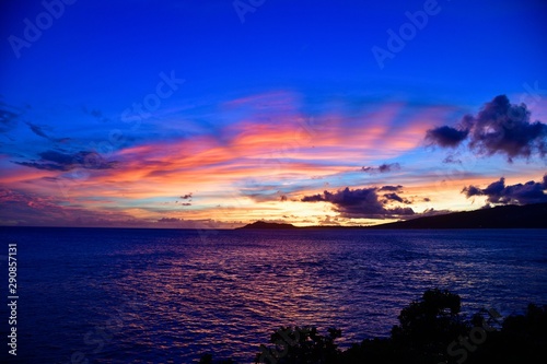 南国の海の美しい夕焼け © Hiroyoshi