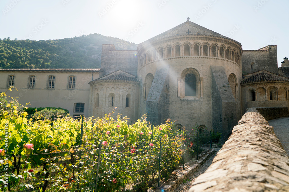 Obraz premium Abbaye de Saint-Guilhem-le-Désert, Beautiful old village south of france