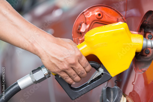 Filling petrol line into fuel inlet